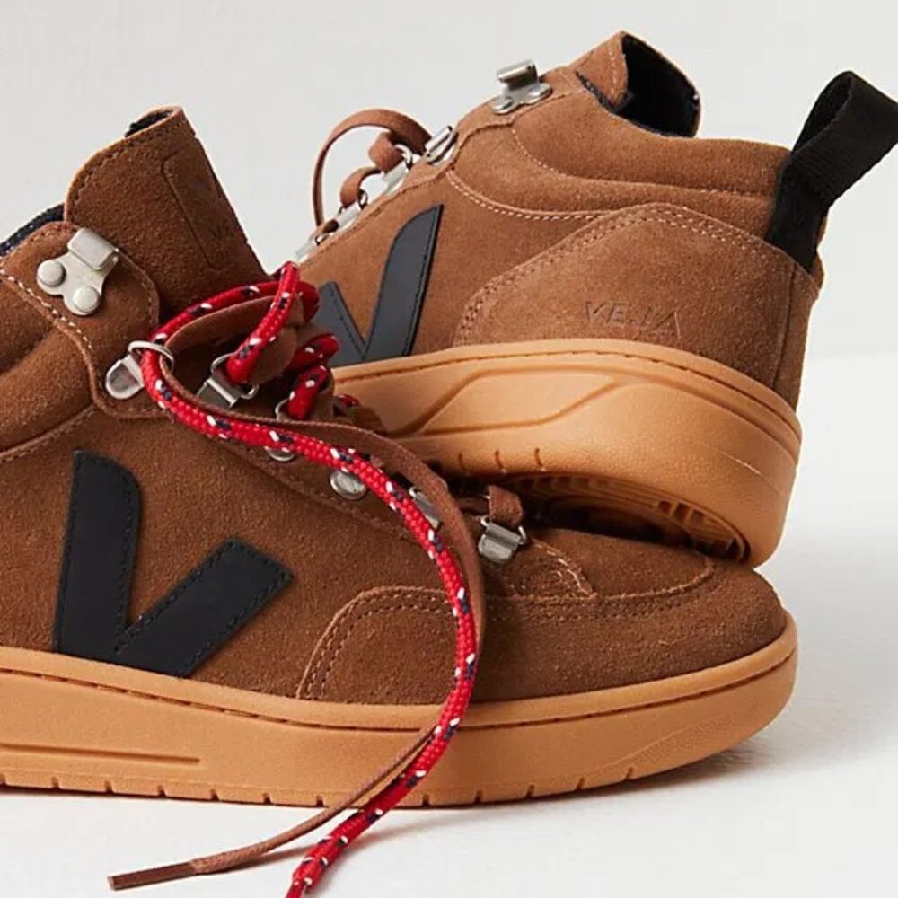 VEJA Roraima Suede Brown  Gum Sole